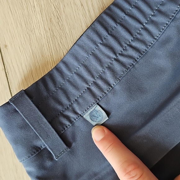 2021 Lululemon Utility Cargo Shorts 8" Inseam, Size 34 - Picture 14 of 16